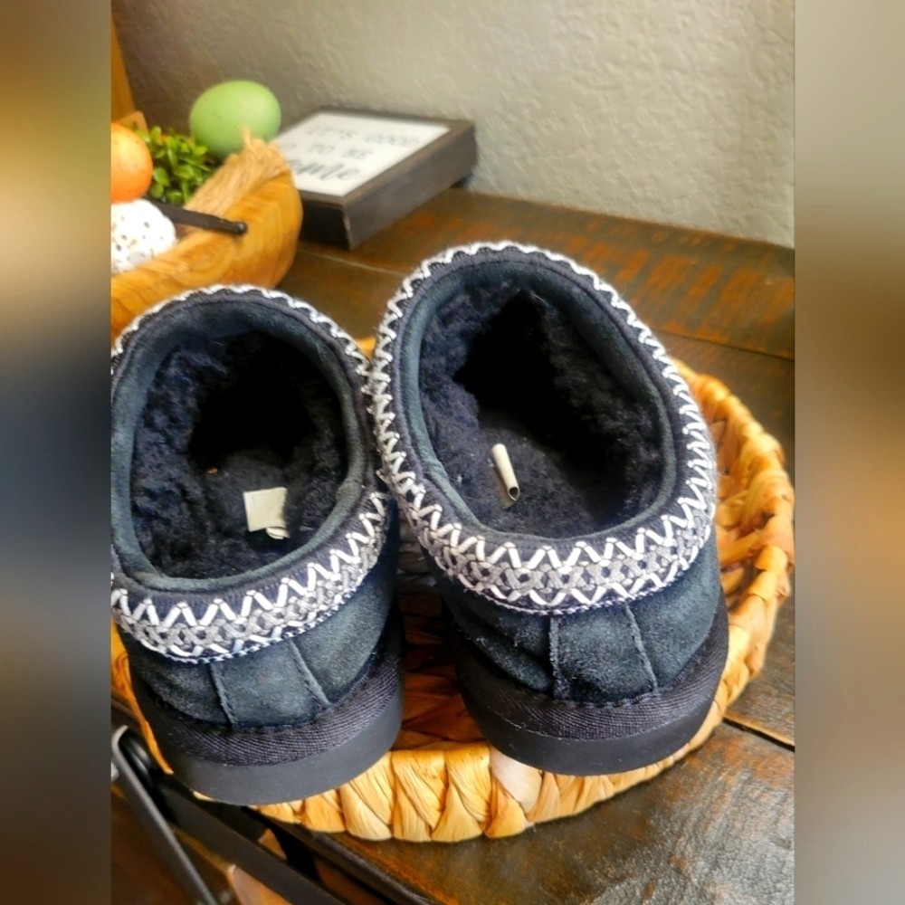 UGG Women Size 5 Tasman Black Slippers - Picture 4 of 9